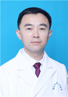 王  铭