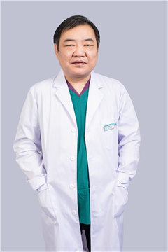 王 明