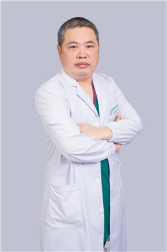 李 伟