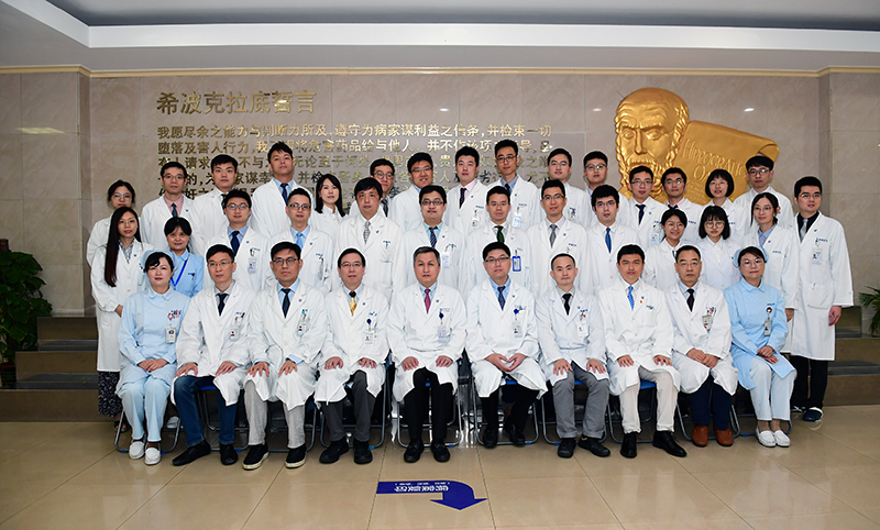 16443044934595.jpg 胸外科合影-0.jpg