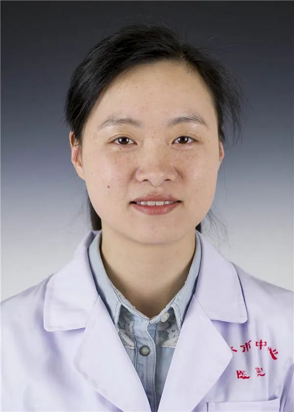 洪滟副主任药师