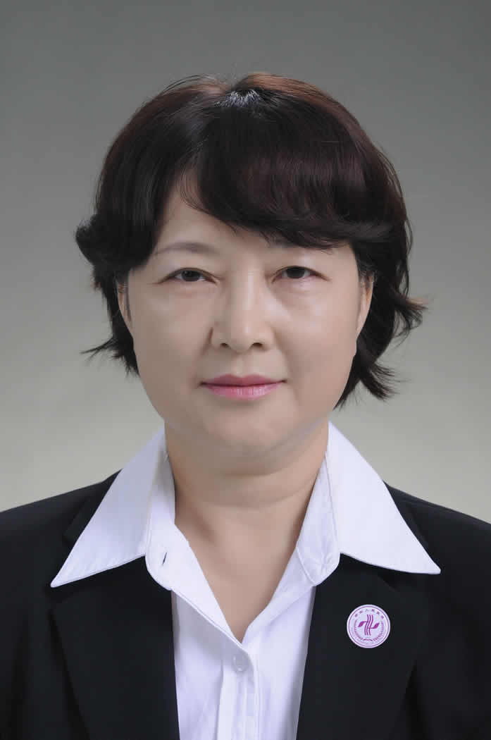 冯素萍科副主任、主任医师