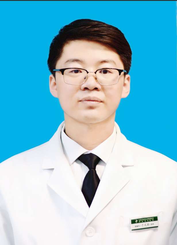 于天骄                        职称：医师