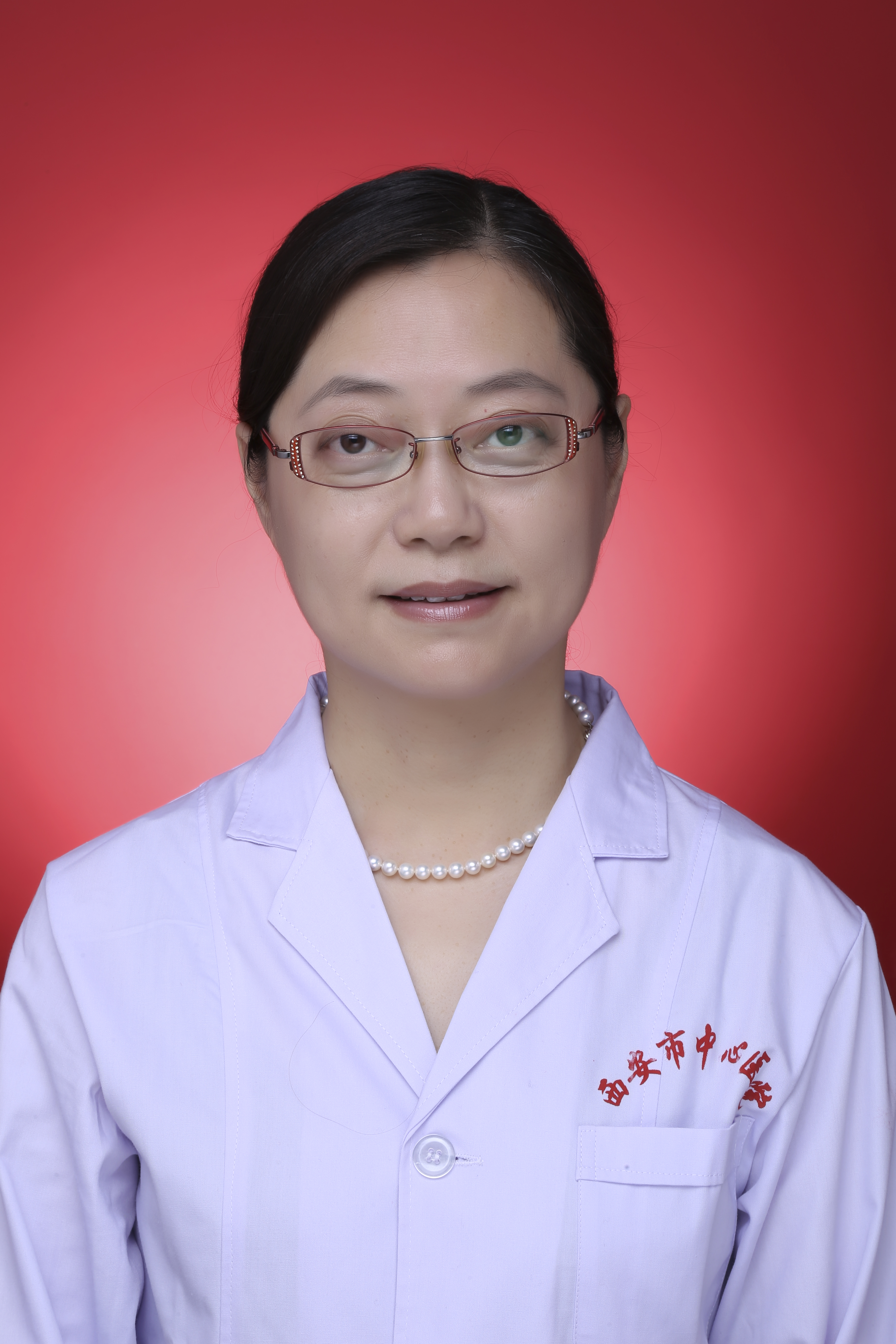 王芳 　 职称：主任医师