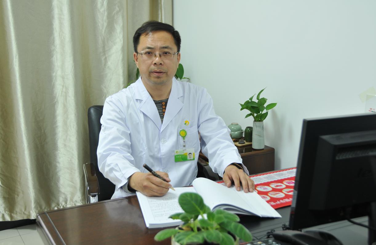 儿童皮肤科专家张建波