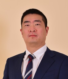 卢本银&mdash;&mdash;科室主任